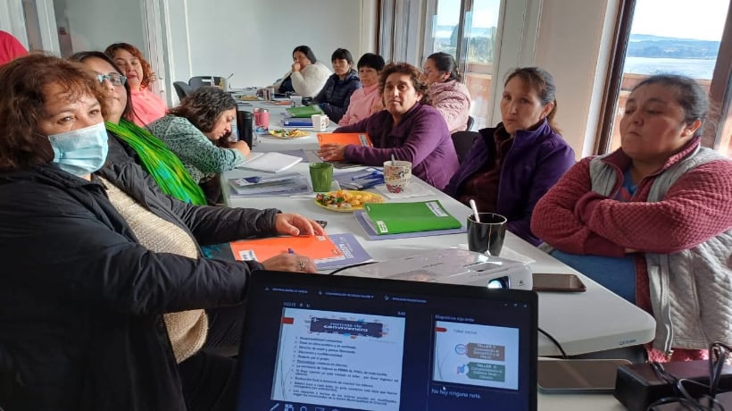 65 mujeres participan en inicio de programa para jefas de hogar
