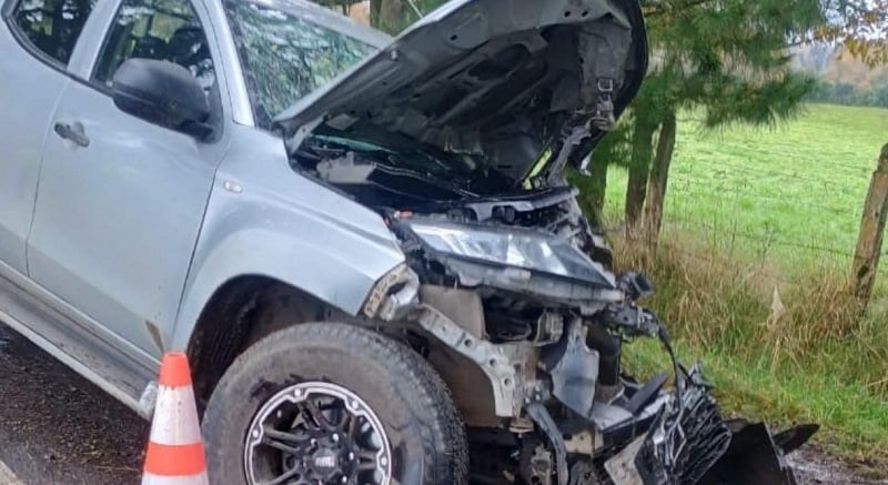 Niño sufrió graves heridas tras choque de camioneta contra un árbol en Folilco