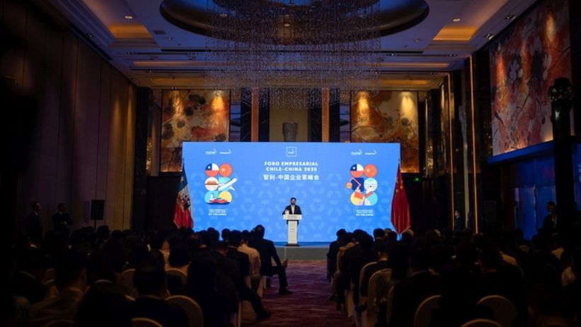 Boric defiende en China el derecho de los países a decidir con quién comercian