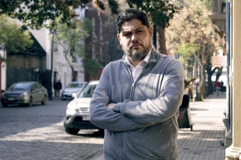 Alberto Larraín, fundador de ProCultura, desmiente uso de fondos en campaña de Boric