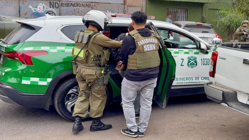 Detectan en Iquique camioneta que fue robada en Pudahuel: un detenido