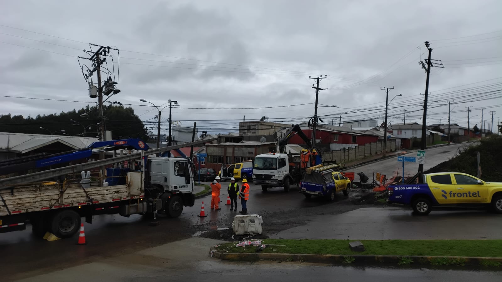 Choque a poste dejó sin servicio eléctrico a clientes de sector urbano de Saavedra
