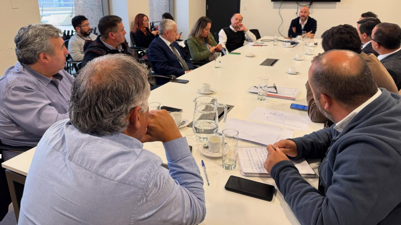 Alcaldes de Santa Bárbara y Nacimiento conocen detalles técnicos sobre la construcción de los hospitales en sus comunas