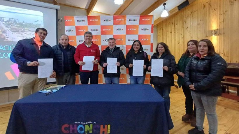 Gobierno Regional firma convenio con Municipio de Chonchi por más de 900 millones de pesos para obras de infraestructura
