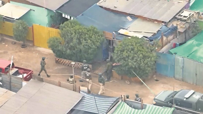 9 detenidos en operativo policial en tomas de Copiapó: usaron hasta helicóptero