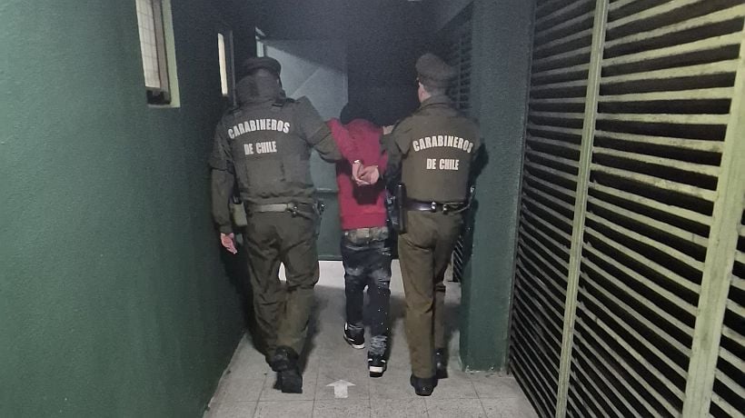 Adolescente fue apresado en Puerto Montt tras robarle su celular a una mujer