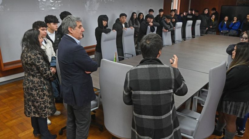 Promueven la educación cívica junto a estudiantes de Fresia