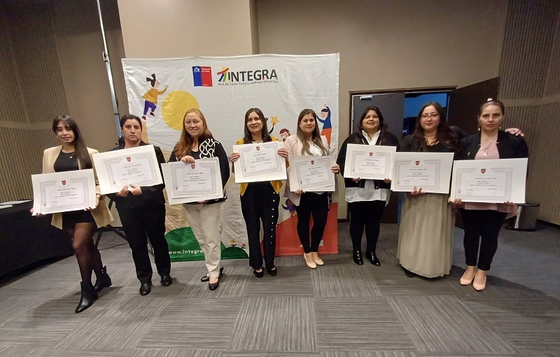 Trabajadoras de jardines infantiles reciben título gracias al programa Crecer Más de Fundación Integra