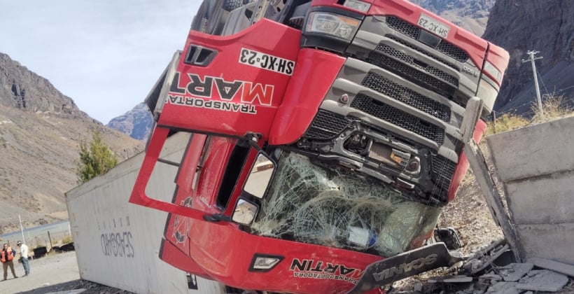 Accidente en ruta 60-CH: un camión volcó en la curva 0