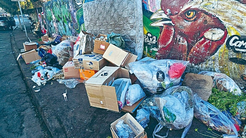 Vecinos de Población Lautaro y de La Vega denuncian acumulación de basura