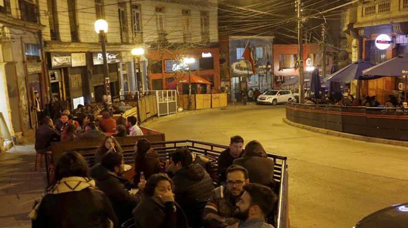 Locatarios nocturnos acusan abandono de las autoridades en Valparaíso: “Van a seguir cerrando negocios”