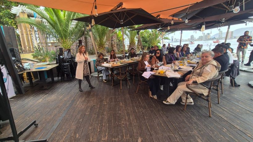 Capacitan a más de 30 empresarios gastronómicos de Tarapacá sobre aspectos migratorios para la contratación de extranjeros