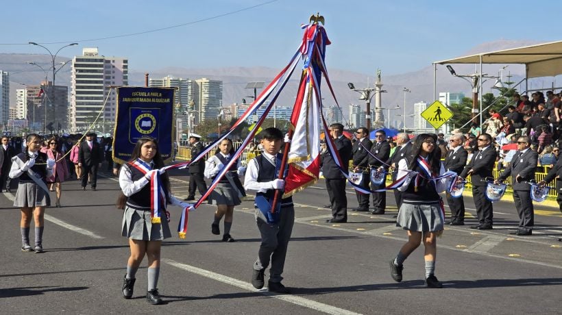 Ocho mil estudiantes participaron en desfile por el Mes del Mar en Iquique