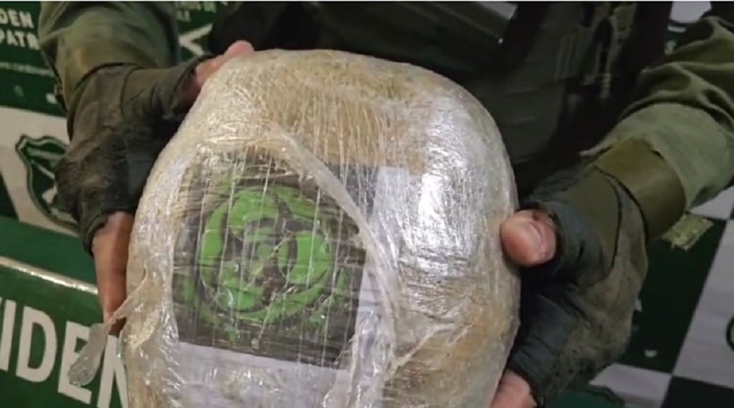 Tenían 10.900 dosis de droga: dos detenidos al detectarse vehículo sospechoso en Arica