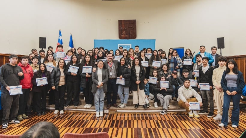 Hijos de pescadores artesanales de Puerto Montt recibieron beca municipal 2025