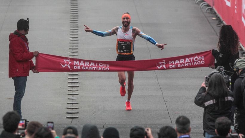 Carlos Díaz se coronó vencedor del Maratón de Santiago 2025