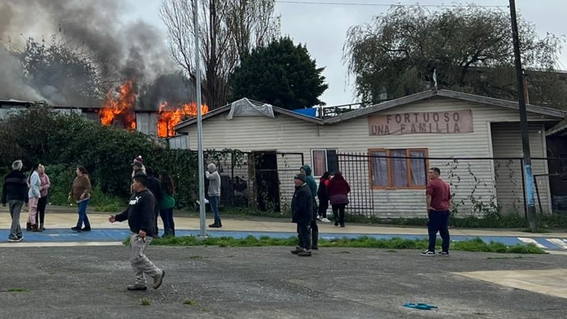 Casa interior en población O'Higgins de Puerto Montt fue consumida por un incendio