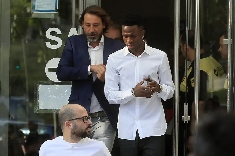 Vinicius aseguró que temió estar en peligro por el muñeco colgado en un puente con su imagen