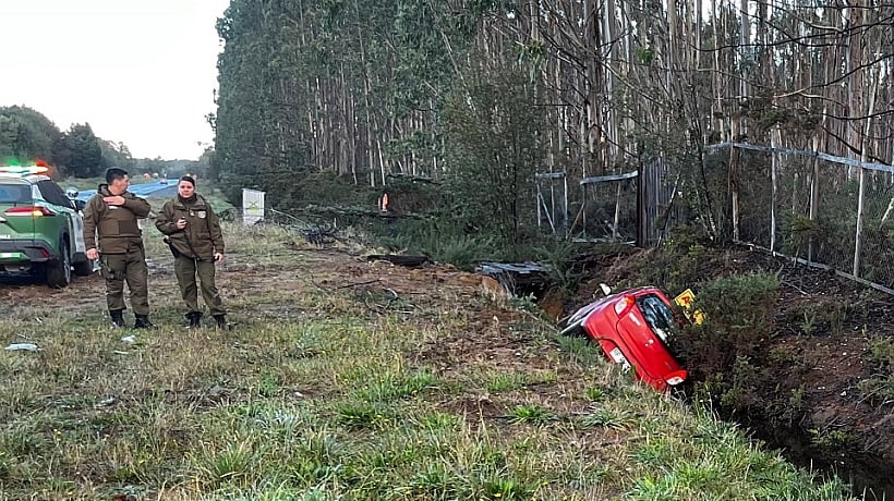 Hombre robó auto en Ancud y volcó mientras huía
