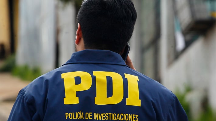 Chicureo: Reportan turbazo a familia y delincuentes botan portón al huir con auto robado