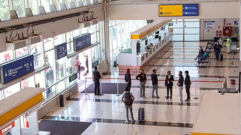 Informe Contraloría General de la República: 515 funcionarios de la Cormudesi de Iquique viajaron fuera del país durante licencias médicas