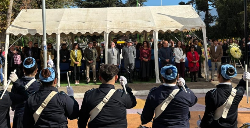Más de mil personas participaron en emotivo desfile por las Glorias Navales en La Cruz