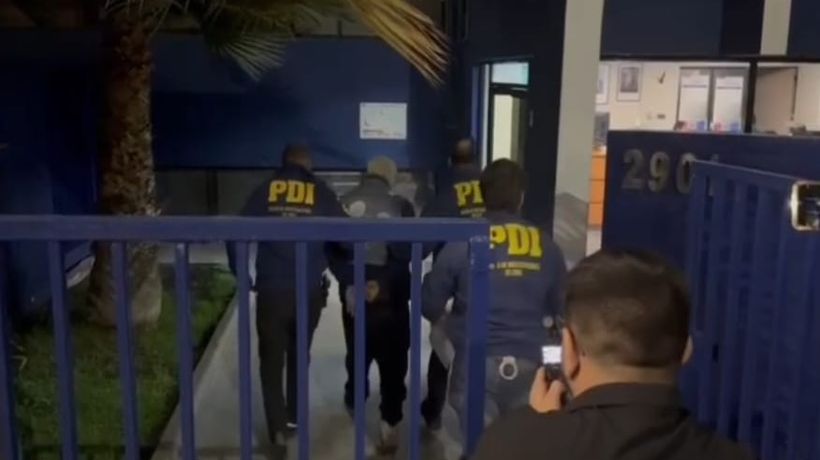 Detienen a sujeto que empujó a hombre contra vehículo en movimiento en Iquique