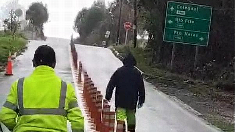 Instalaron hitos tubulares para prevenir accidentes en el cruce Balmaceda de Puerto Varas
