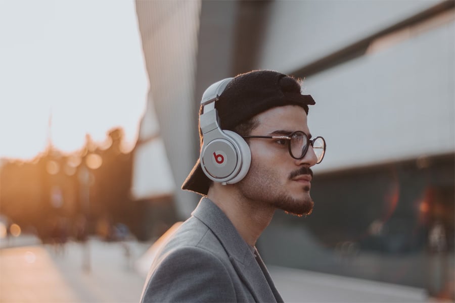 Cancelación de ruido: ¿Cómo funciona esta tecnología en los audífonos modernos?