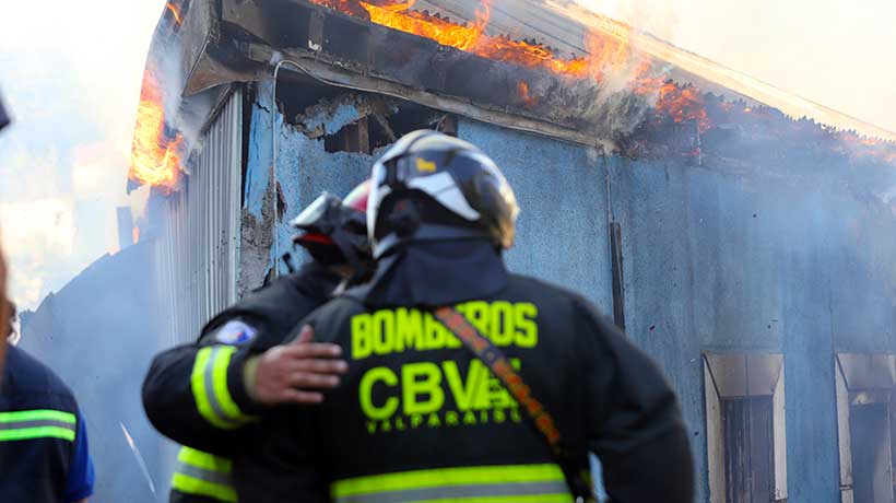 Bomberos de Valparaíso aparta de sus funciones a últimos voluntarios detenidos por el megaincendio