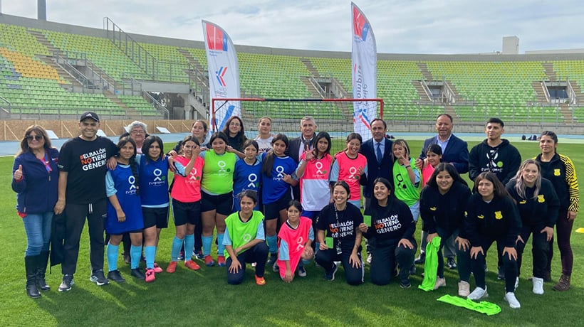 En el marco del Día Internacional del Fútbol Femenino: deportistas participaron de clínica deportiva en Valparaíso