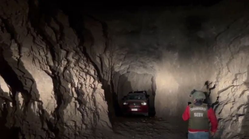Camioneta robada fue encontrada oculta en pique minero cercano a Antofagasta