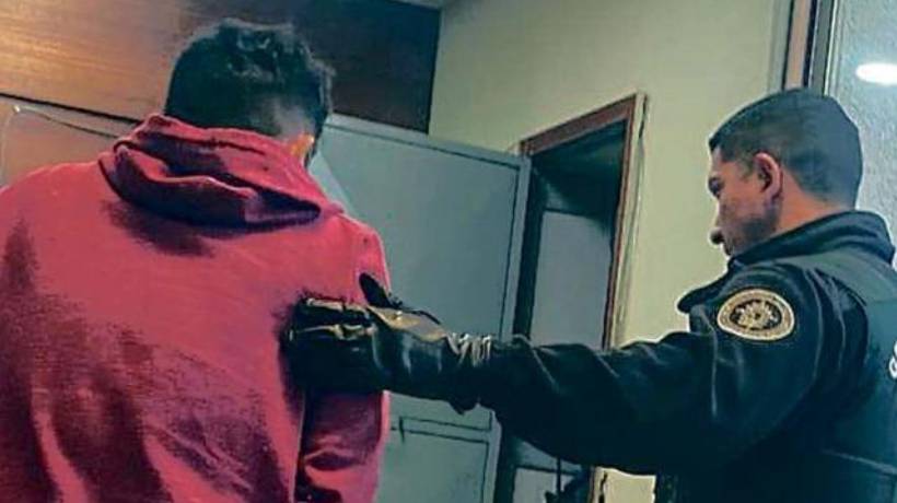 Hombre quedó en prisión preventiva tras atacar a joven en club nocturno de San Antonio