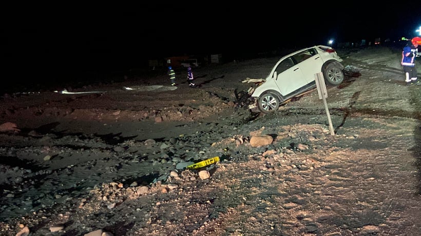Dos fallecidos dejó colisión vehicular en el kilómetro 23 en el Cruce Tarapacá en las cercanías de Huara
