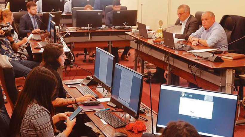 Mundaca critica rebaja de $9 mil millones y pide que Gores tengan autonomía presupuestaria