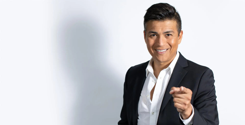 Américo celebra los 15 años de “A Morir” con álbum lleno de colaboraciones estelares