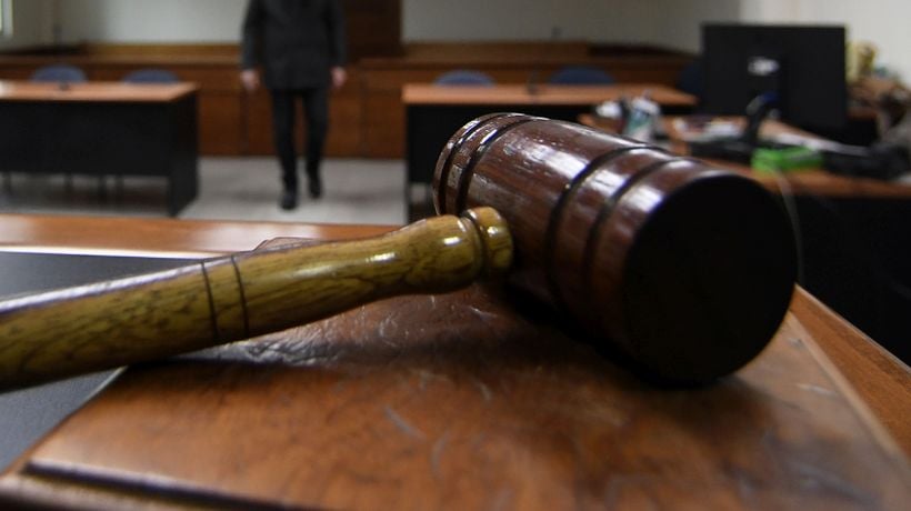Juez del Maule renunció a cargo gremial tras admitir coincidencia entre licencia médica y viaje al extranjero