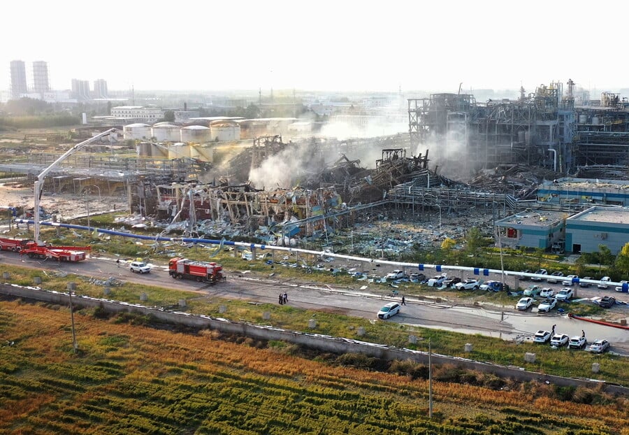 Al menos 5 muertos y 6 desaparecidos tras explosión en planta química del este de China