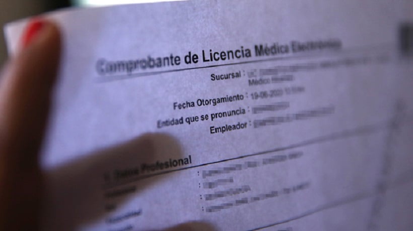 Licencias 'brujas' en Arica: funcionario sumó 400 días de permiso y estuvo 23 días fuera del país