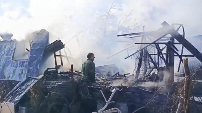 Falla en estufa de pellet habría generado incendio que dejó cinco damnificados