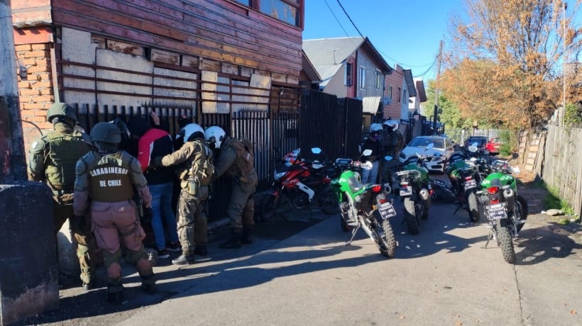 Detienen a sujeto portando una pistola en Chillán