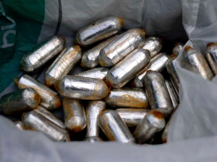 Aduanas intercepta a tres bolivianos con ovoides de droga en paso fronterizo Ollagüe
