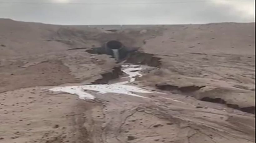 Rotura de matriz se registró en sector de Huayquique y provocó deslizamiento de tierra