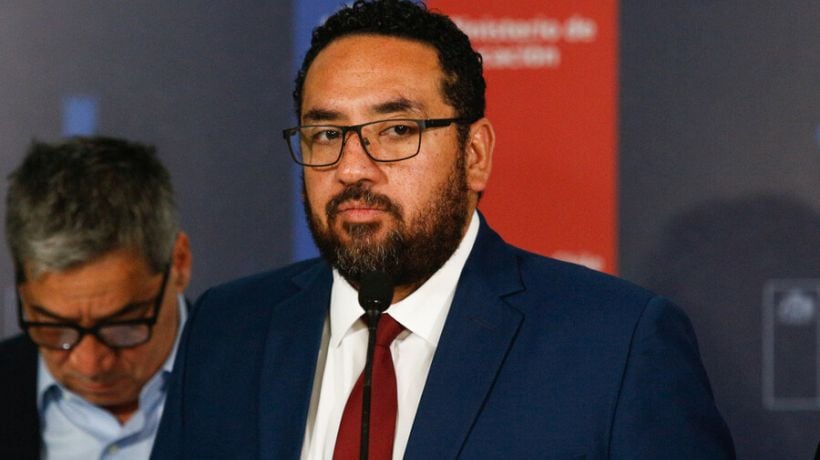 Cataldo dijo estar abierto a discutir uso de detectores de metales en colegios, pero planteó dudas de su efectividad