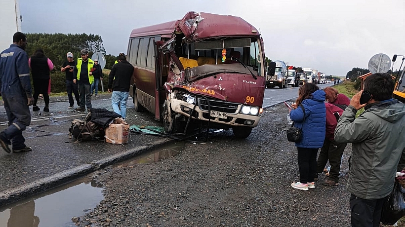 Seguidilla de siniestros viales en Chiloé involucró a nueve vehículos y dejó once lesionados