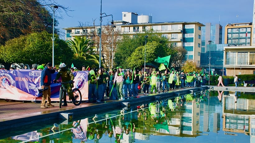 Escuela Efraín Campana de Osorno cerró su aniversario 178 con pasacalles