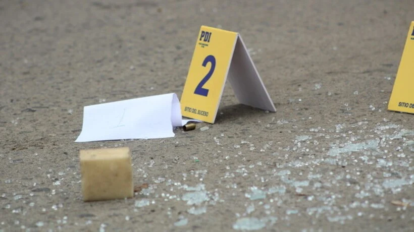 Descartan personas heridas tras balacera en bar de Santiago: sujetos dispararon en al menos 25 ocasiones