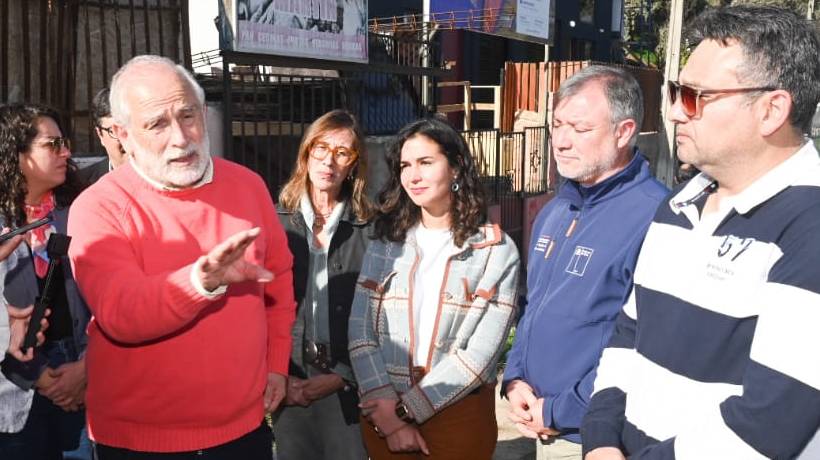 “Viviendas de mucha más calidad de lo que esperaban”: Ministro Montes destaca avance del 80% en viviendas de El Olivar tras megaincendio