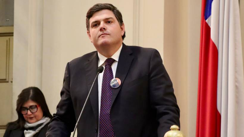 “Los municipios fueron completamente invisibilizados”: alcalde de Zapallar cuestiona omisión del rol municipal en discurso presidencial
