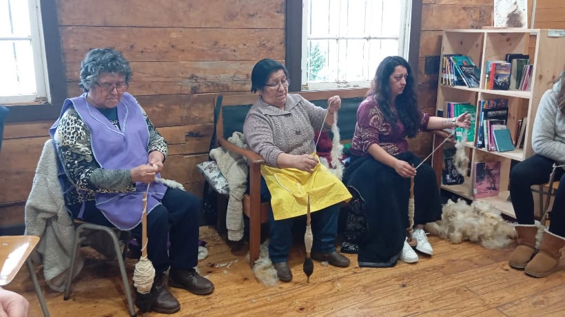 Taller de Hiladura de Lana en Chonchi